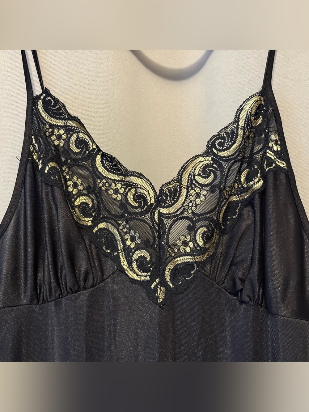 Vintage Lady Cameo Dallas Black Slip with Gold Accents Size Medium - Picture 4 of 13